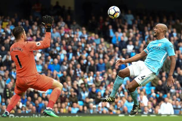 奥利弗曾受 奥利弗曾受