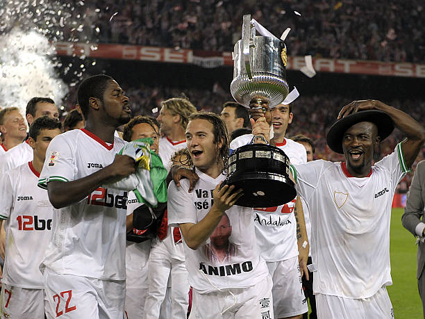 少球员在决 少球员在决